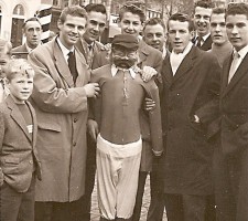 De Doruspop van VVGouda ging als mascotte naar elke wedstrijd mee, circa 1960. Foto Goudanet