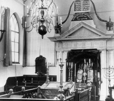 Het interieur van de joodse synagoge aan de Turfmarkt, circa 1935