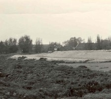 Opname van een locatie met opgespoten zand, in de polder Bloemendaal, met name langs de Bloemendaalseweg, 1970