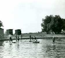 Zwembad de Sluis bij de Julianasluis in het Gouwe kanaal, 1967