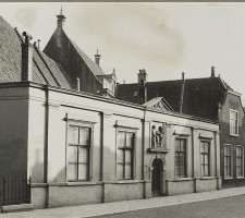 Het St. Elisabethgasthuis (Oudevrouwenhuis) aan de Kleiweg, oktober 1932