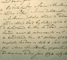 Inschrijving in de Notulen van de vergaderingen van de municipaliteit, waarbij Anna van Hensbeek weer wordt toegelaten als vroedvrouw, 1797