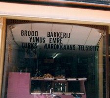 De Turks - Marrokaanse broodbakkerij Yunus Emre op de Lange Groenendaal, 1998