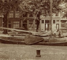 Een schip afgemeerd in de Gouwe, 1910